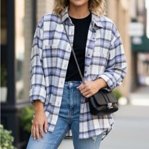 Levi’s Silver Tab Women’s Button Down Plaid Flannel Oversized Lilac Shirt Sz L